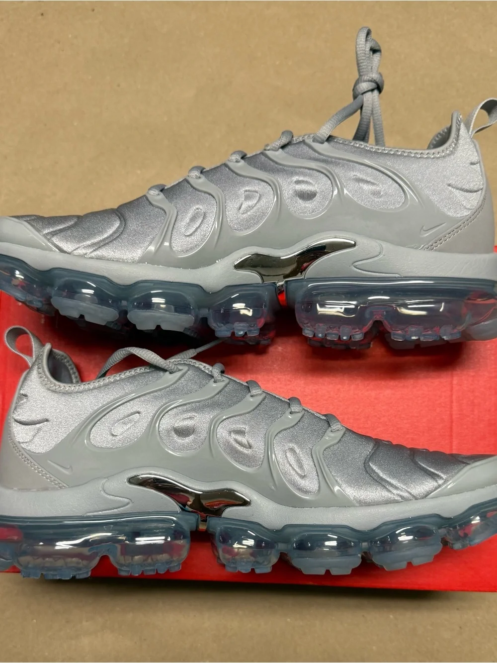 Nike Air Vapormax Plus Wolf Grey Men’s size 10 running shoes NEW!